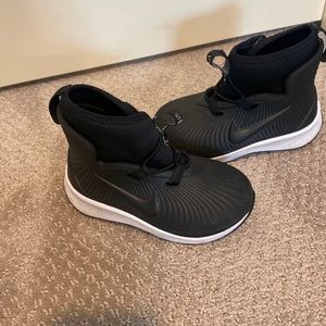 Nike Binzie rain boots, toddler size 8